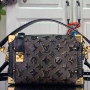 Sequin side trunk Bag ✨make offer